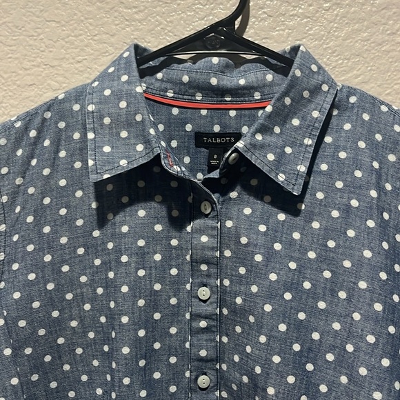 Talbots Chambray Polka Dot Size 8 Button Front Shirt Blue White Roll Tab Sleeve - Picture 7 of 9